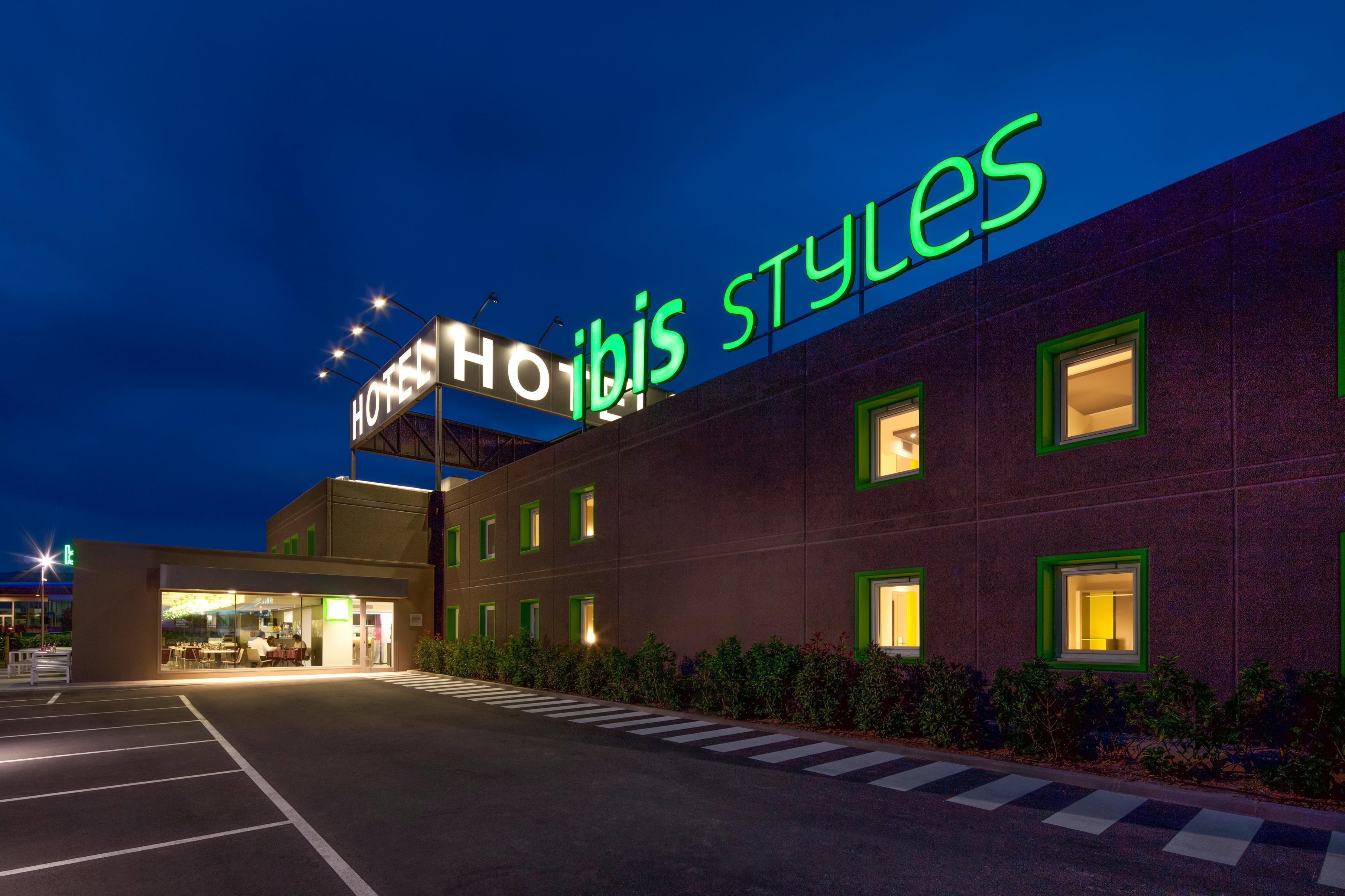 Hotel Ibis Styles Lleida Torrefarrera Exterior photo